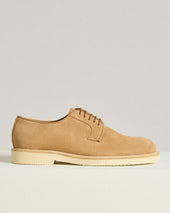 SUEDE CALFSKIN DERBY SHOE WITH RUBBER SOLE IN CARAMEL CALFSKIN