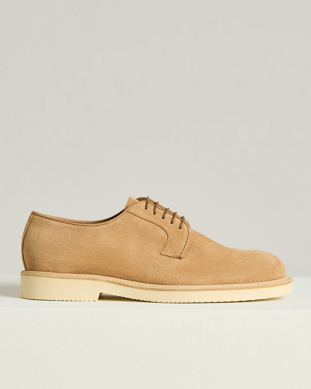 SUEDE CALFSKIN DERBY SHOE WITH RUBBER SOLE IN CARAMEL CALFSKIN