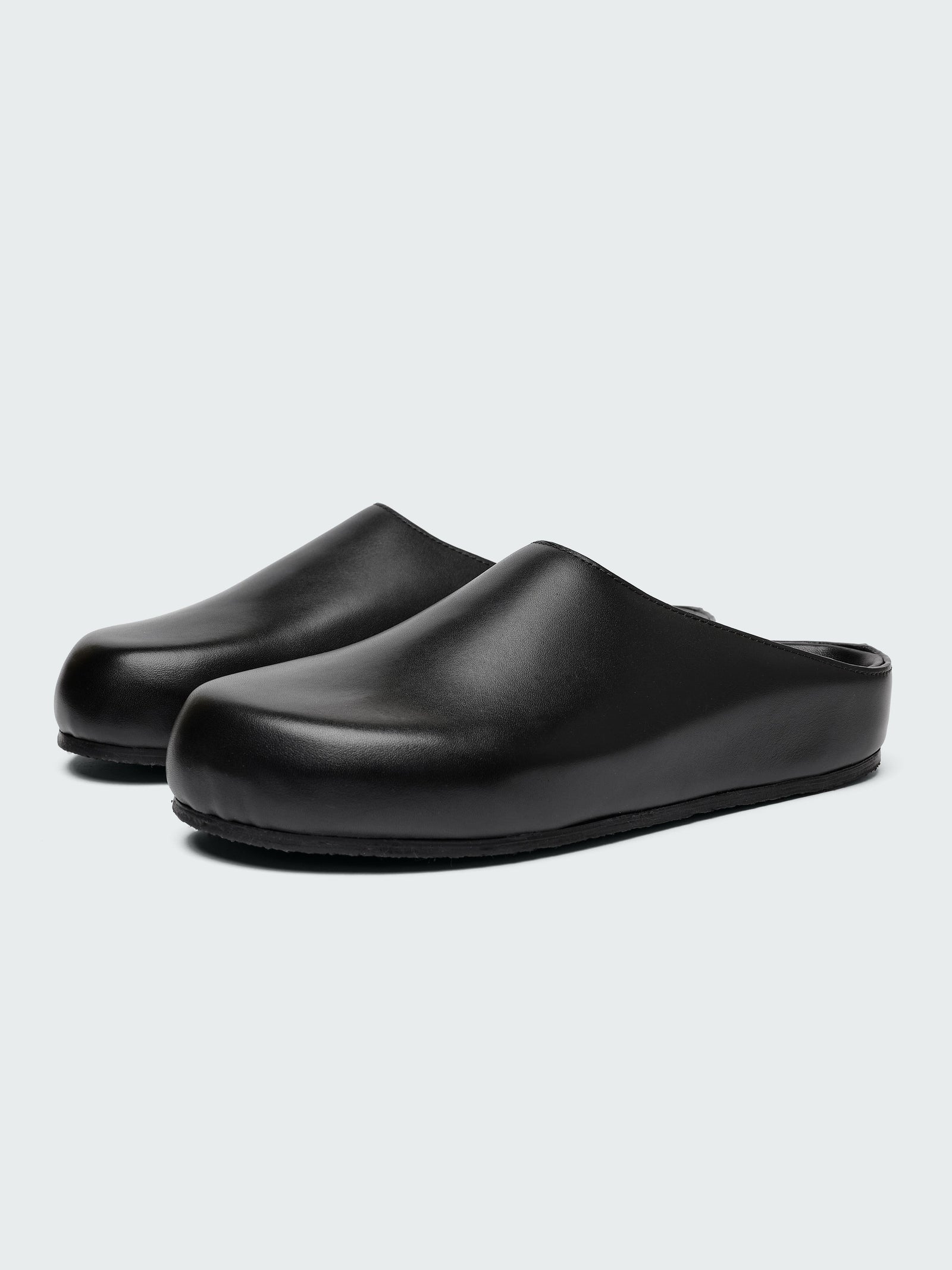 Men S Wearing Clog In