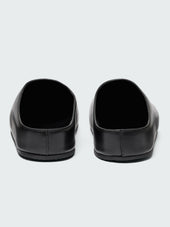 Men S Wearing Clog In
