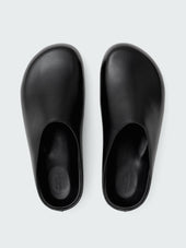Men S Wearing Clog In