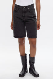 Antifit Denim Shorts in Washed Black