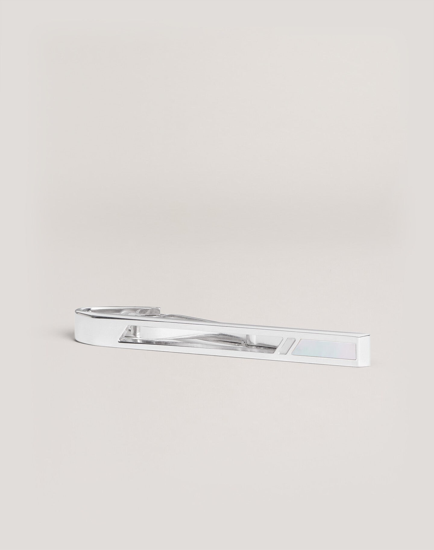 Cut Out Tiebar