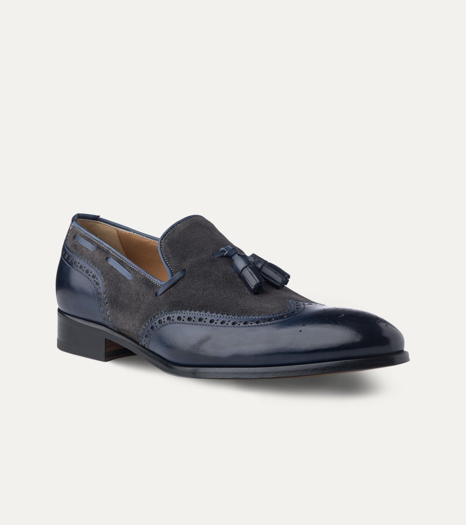 Wingtip Tassel Loafer Antique Grey Suede