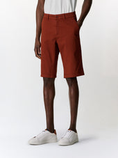Bermuda slim en coton stretch terracotta