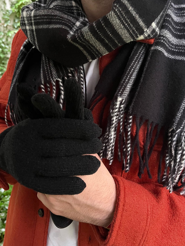 Black wool gloves with beige cashmere lining