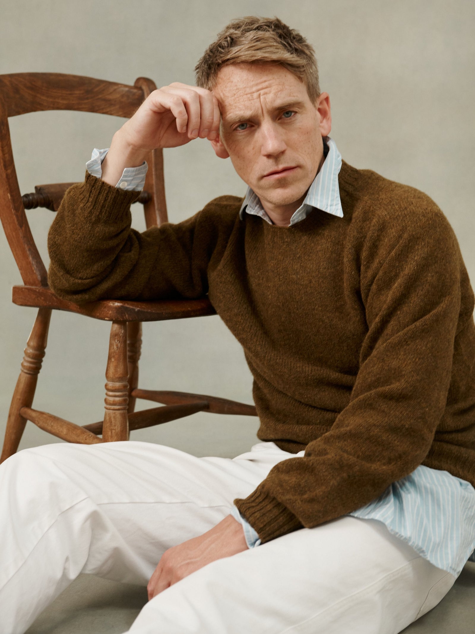 Harley of Scotland Seamless Saddle Shoulder Men's Shetland Sweater - Moorland (Dark Olive)