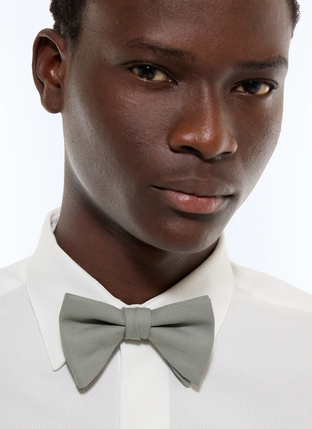 Plain virgin wool bow tie