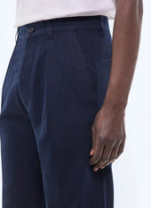 Cotton twill pleated straight chino