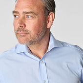 Classic Fit Plain Light End On End Cotton Shirt With Cut Away Collar Double Cuff