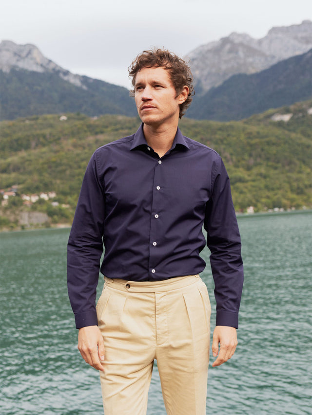 Classic shark collar shirt in navy poplin