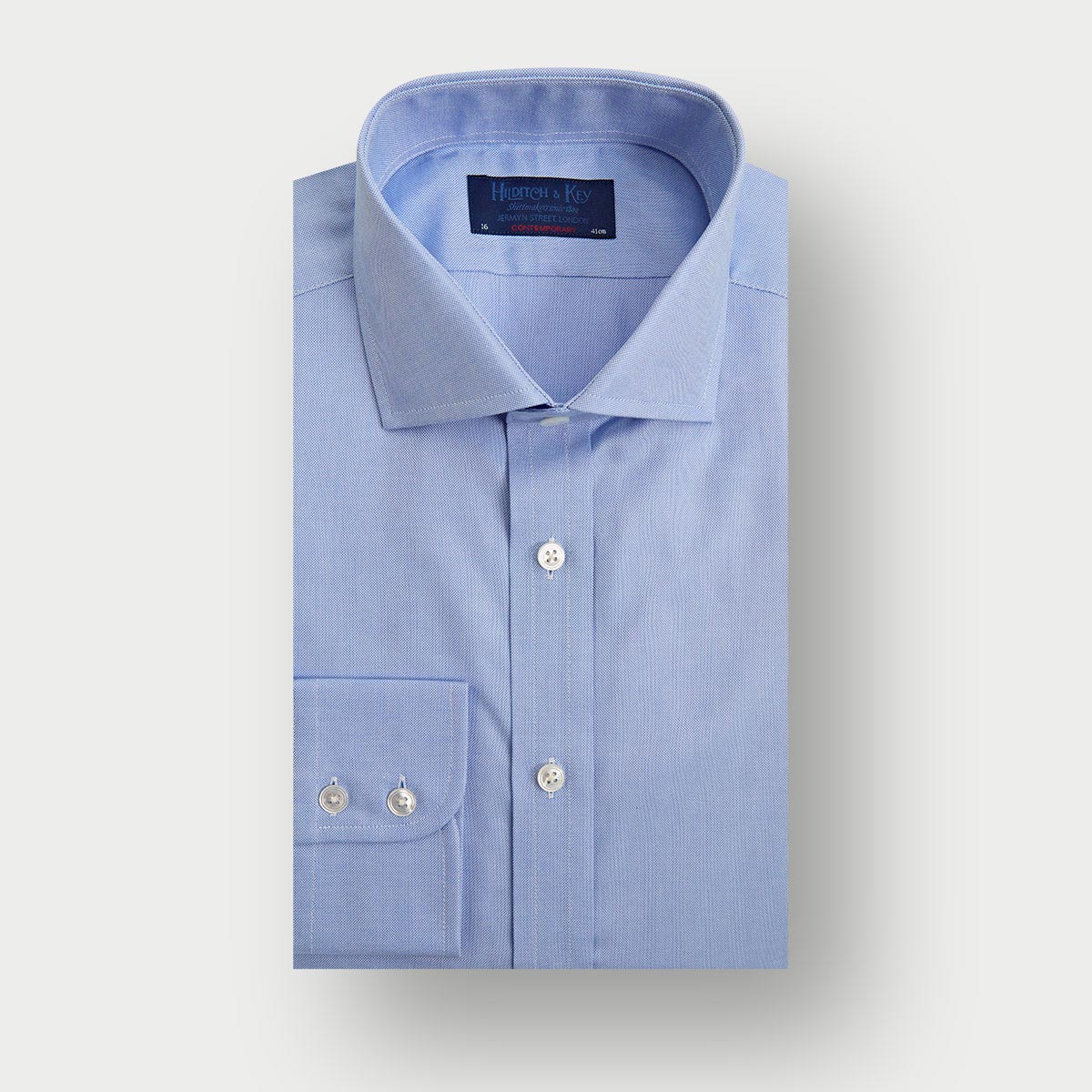 Contemporary Fit Plain Light Oxford Cotton Shirt With Cut Away Collar Two Button Cuff