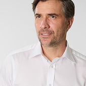 Contemporary Fit Fine Twill Cotton Shirt With Classic Collar Double Cuff