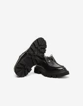 Shoe Stringata Nera In Vitello Anticato