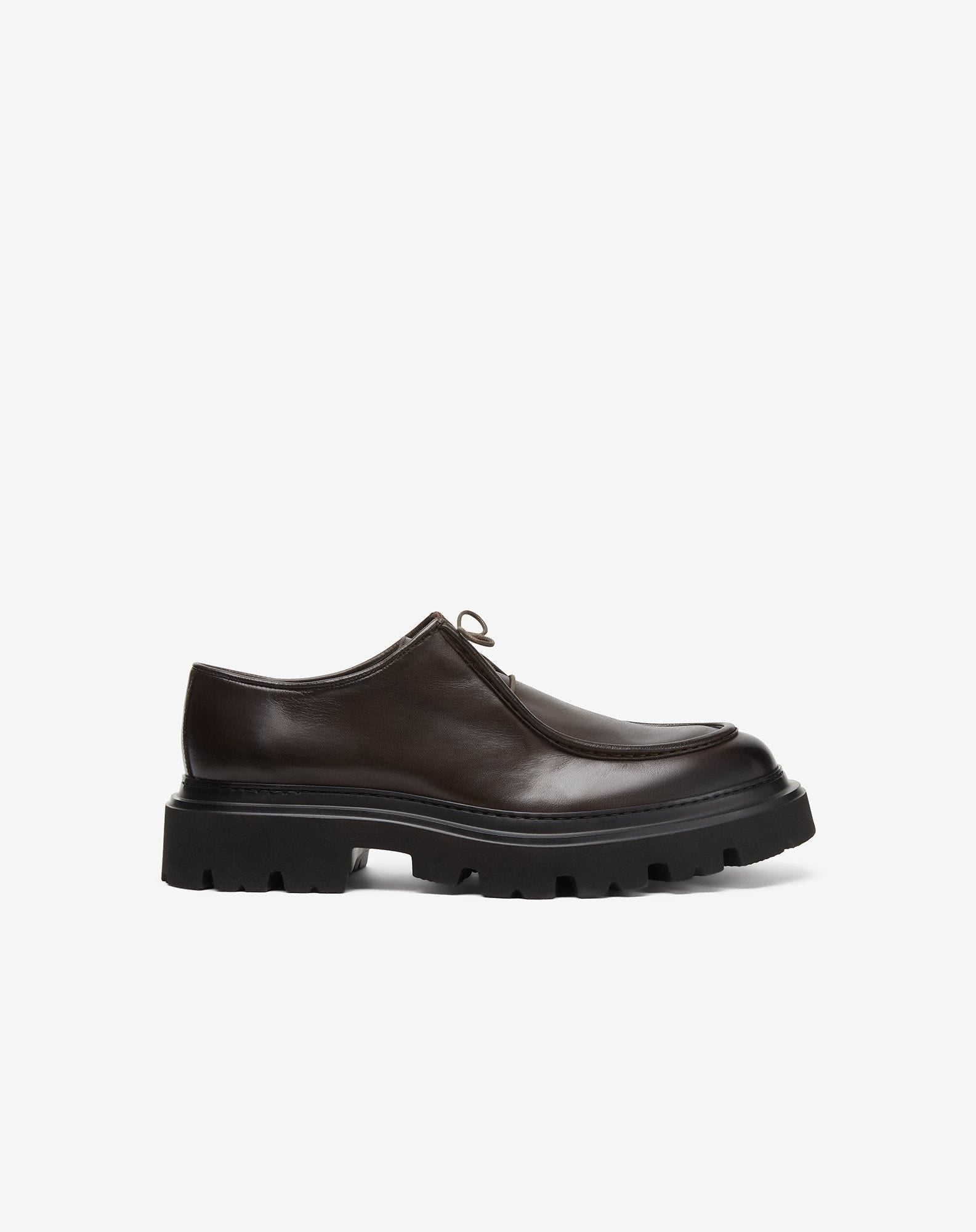 Shoe stringata marrone scuro in vitello anticato