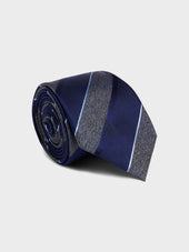 Cravate large en soie bleu indigo à rayures