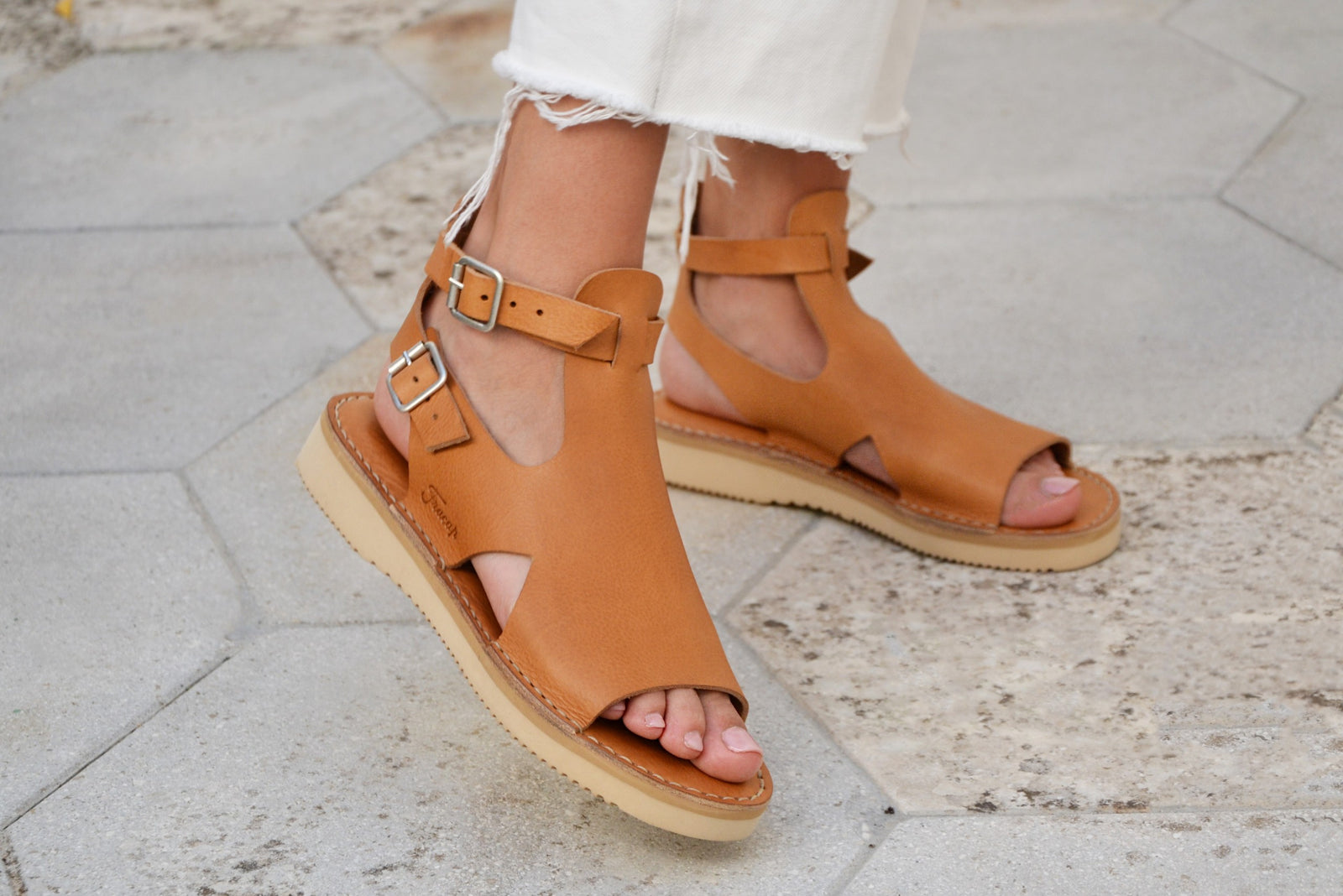 D032 Sandals