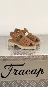 D038 Sandals