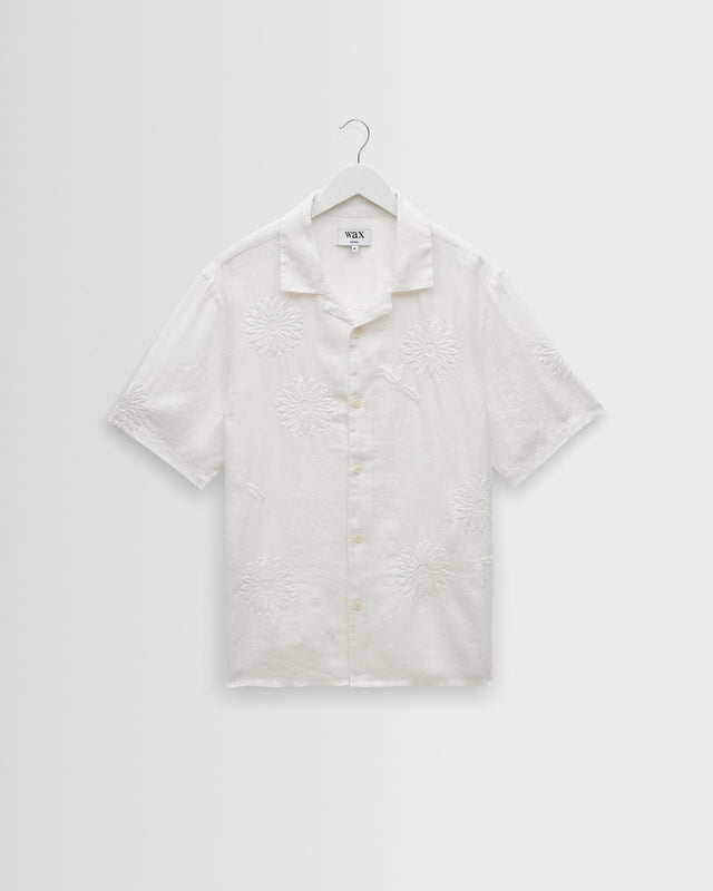 Didcot - White Flower Embroidered Short-Sleeve Shirt