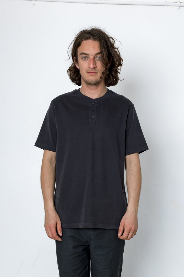 Gus Henly T-Shirt - Washed Black