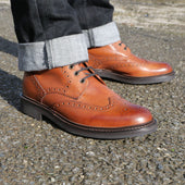 Herring Buxton (Rubber) mens rubber-soled brogue boots in tan calf