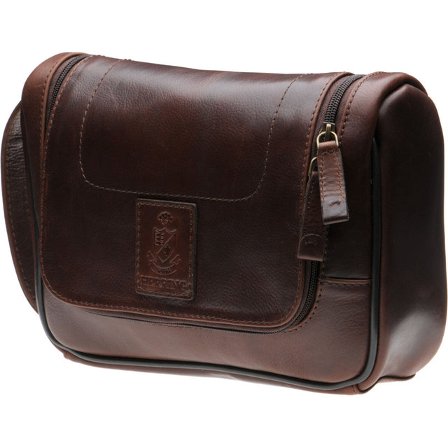 Herring Spruce Washbag in mahogany grain