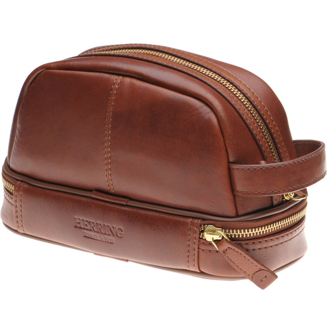 Herring Washbourne II (Washbag) in dark chestnut