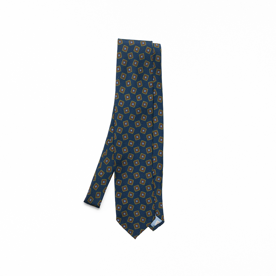Scattered Medallion Tie In