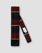 Bordeaux gestreifte gestrickte Seidenkrawatte