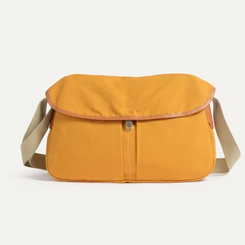 L On Messenger Bag