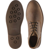 Loake Gilbert mens rubber-soled Chukka boots in brown oiled nubuck