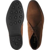 Loake Pimlico mens rubber-soled Chukka boots in brown suede
