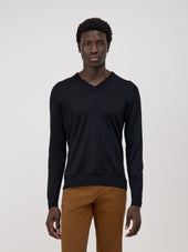 Pull col V en laine Mérinos mélangée noire