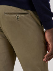 Chino Slack Semi Regular En Coton Stretch Uni Vert Kaki