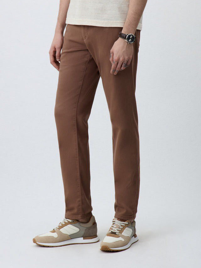 Chino slack regular en coton stretch rose