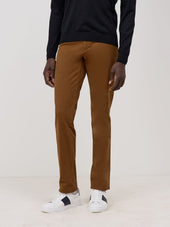 Chino slack semi regular en coton stretch uni camel