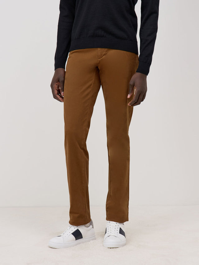 Chino slack semi regular en coton stretch uni camel