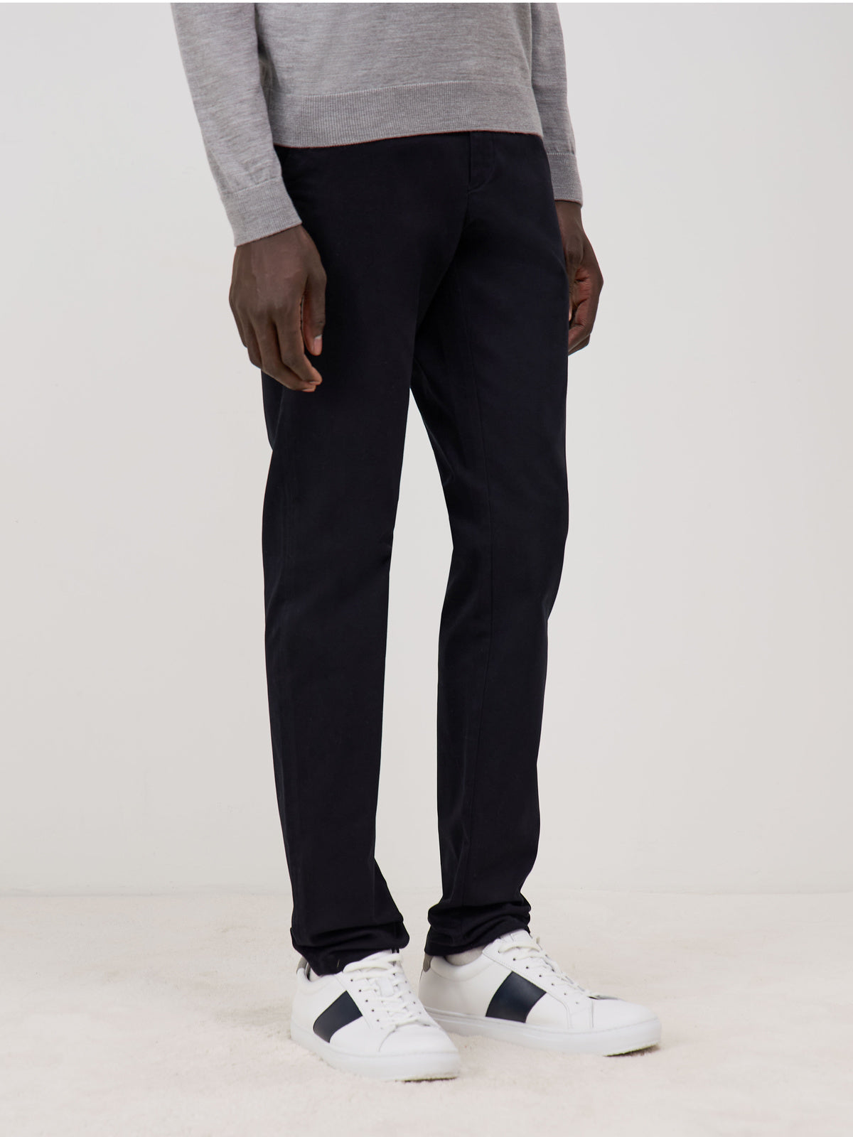 Chino Slack Semi Regular En Coton Stretch Uni Noir