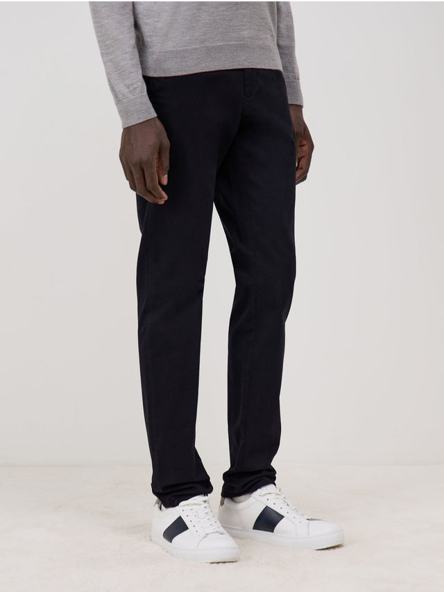 Chino slack semi regular en coton stretch uni noir