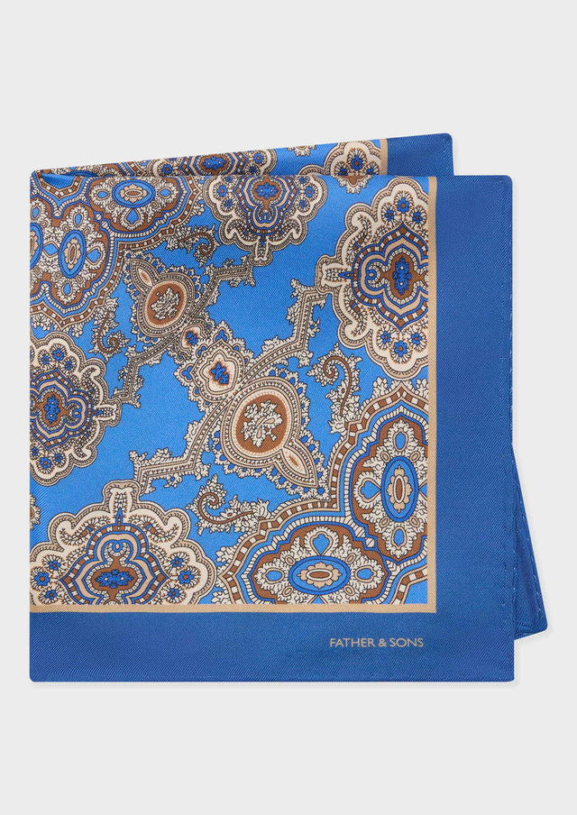 Pochette en soie bleu azur à motif fantaisie marron et beige