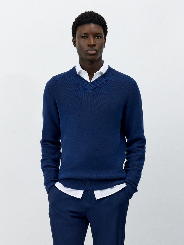Pull col V en coton bleu indigo