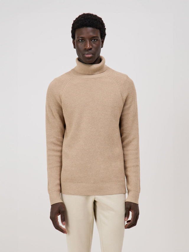 Pull col roulé en laine mélangée camel