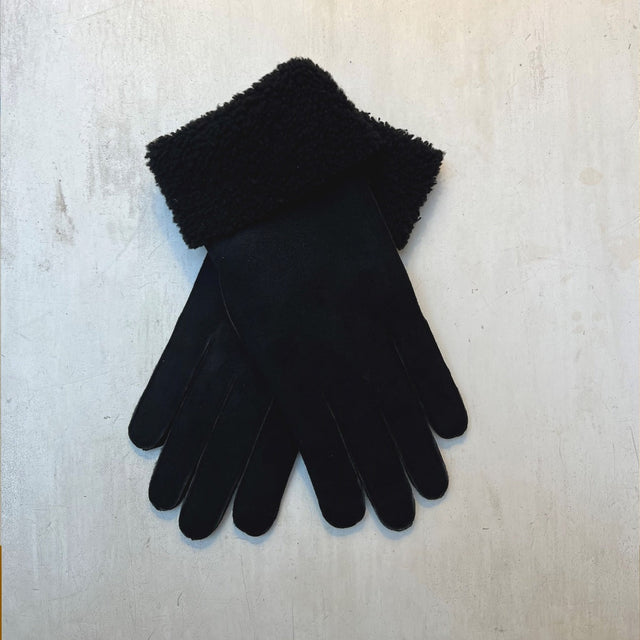 Soft Sheepskin Gloves In Black