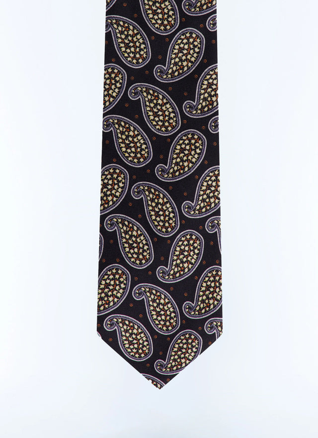 Silk tie with paisley pattern