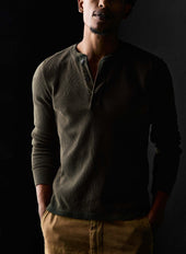 the knit waffle henley in forest