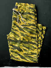 the lounge pant in brushstroke camo